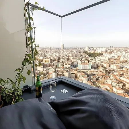 High Floor Luxury With View דירה *