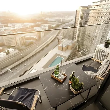 High Floor Luxury With View דירה *